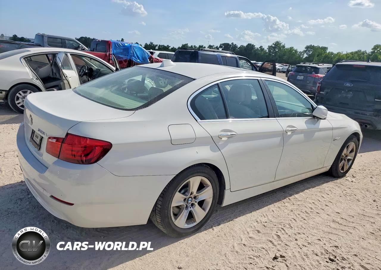 2013 BMW 528 I VIN:WBAXG5C58DDY32034 - 3