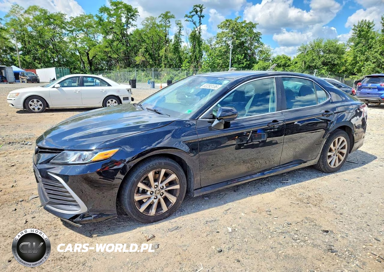 2023 Toyota Camry Le – zdjęcie 1 z 12