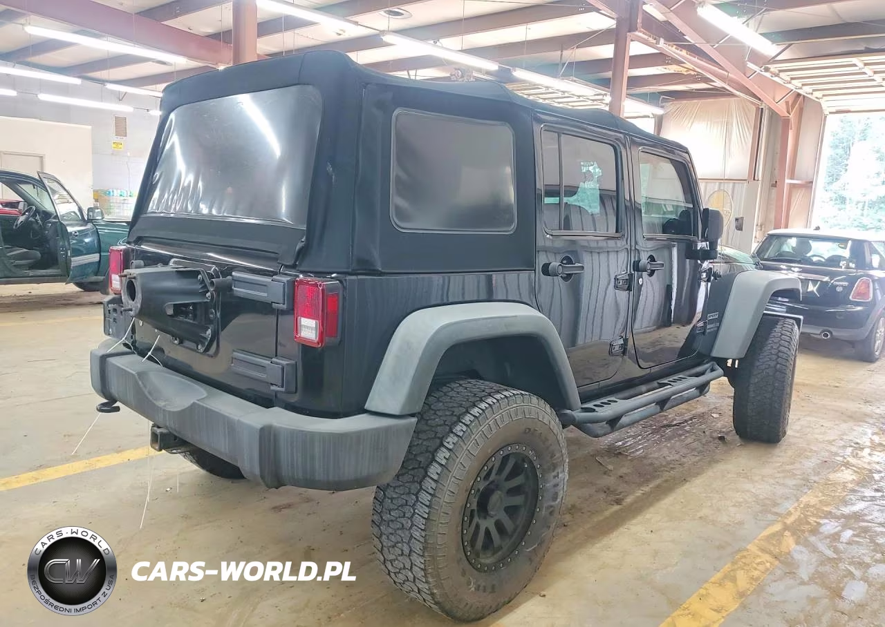 2013 Jeep Wrangler Unlimited Sport VIN:1C4BJWDGXDL704159 - 3