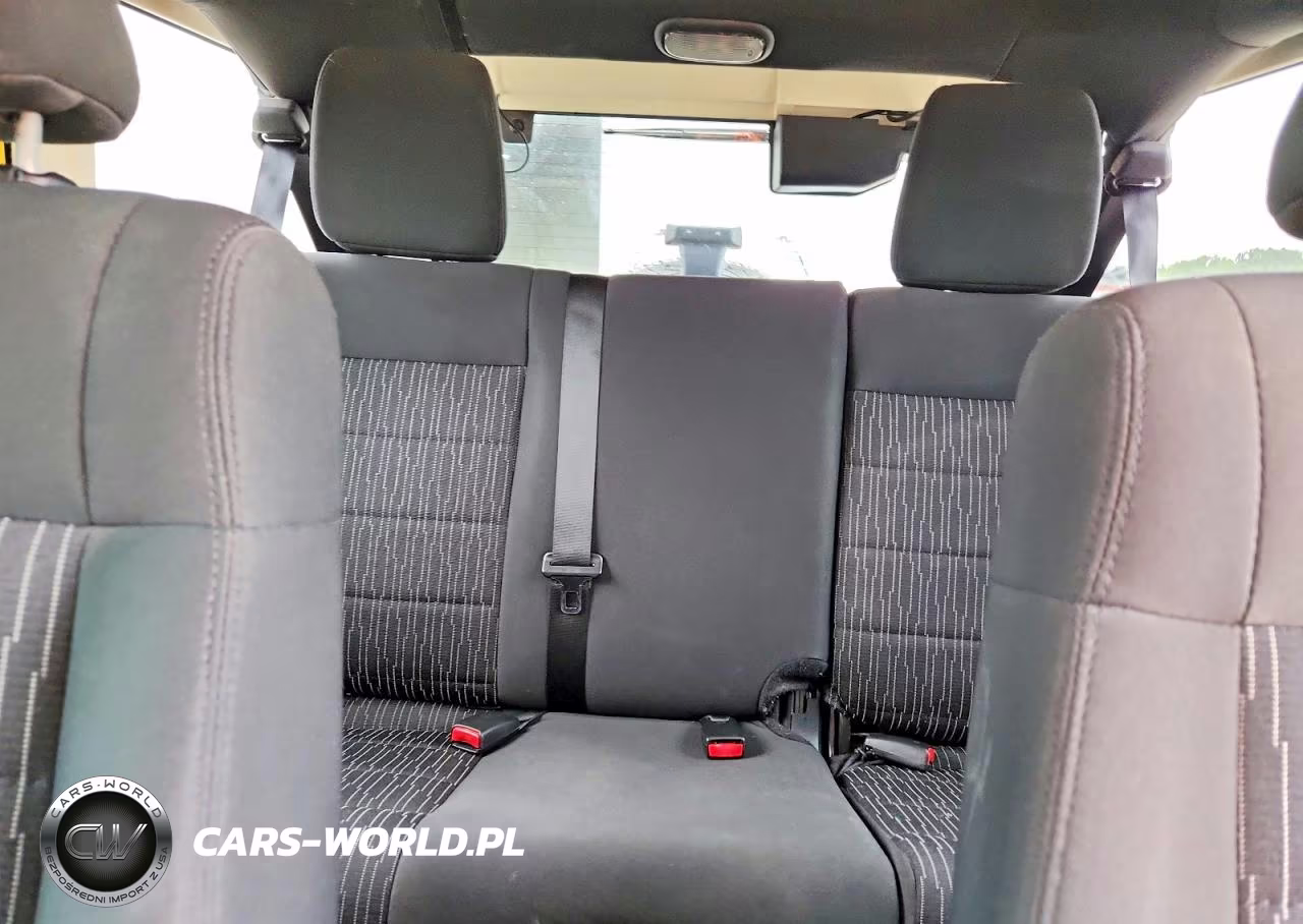 2011 Jeep Wrangler Unlimited Sport VIN:1J4BA3H17BL525430 - 10