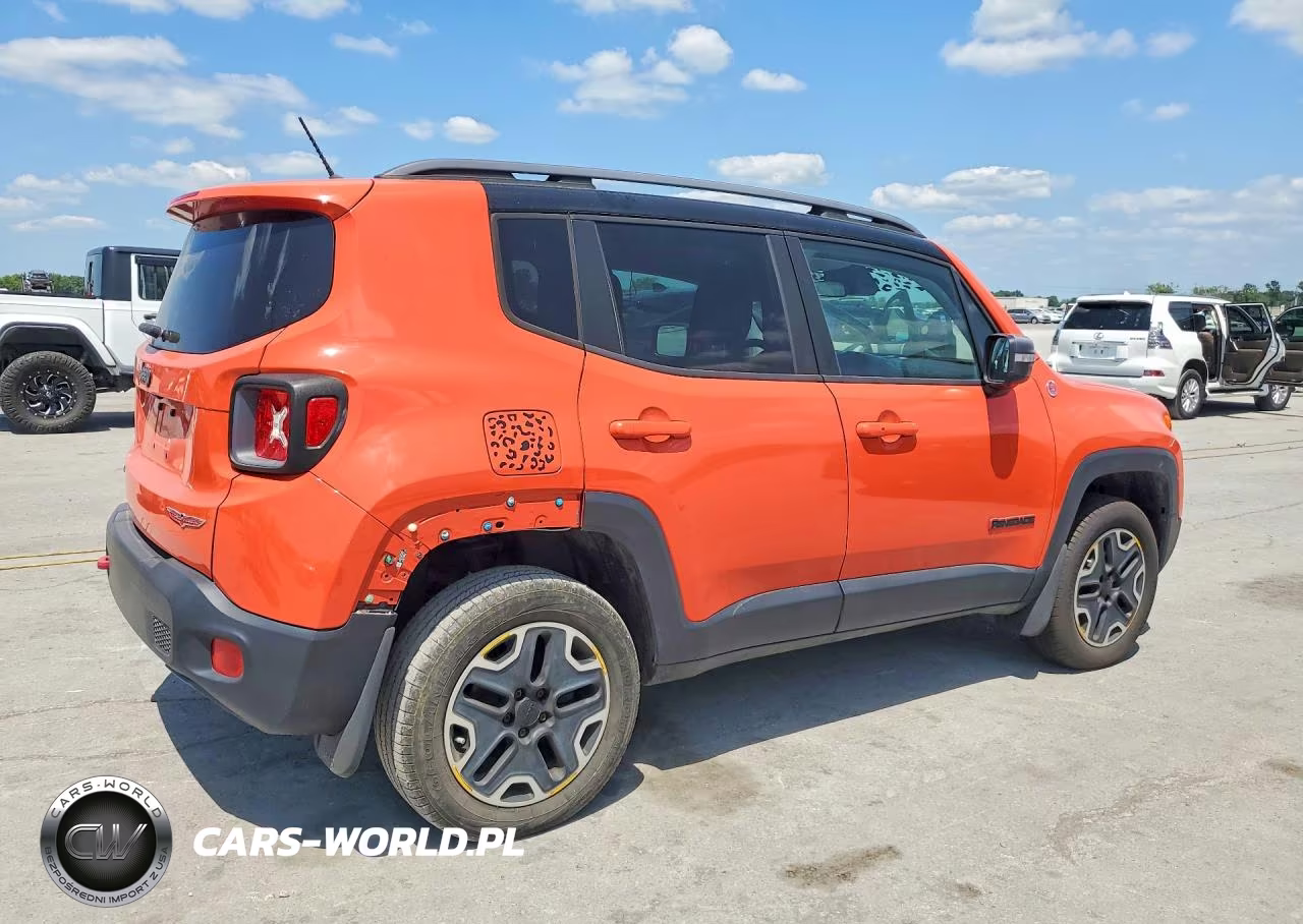 2015 Jeep Renegade Trailhawk VIN:ZACCJBCT5FPC01228 - 3