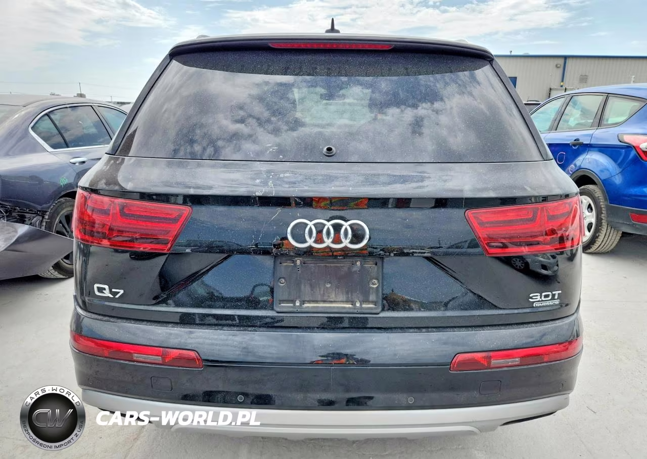 2017 Audi Q7 Premium Plus VIN:WA1LAAF77HD040255 - 6