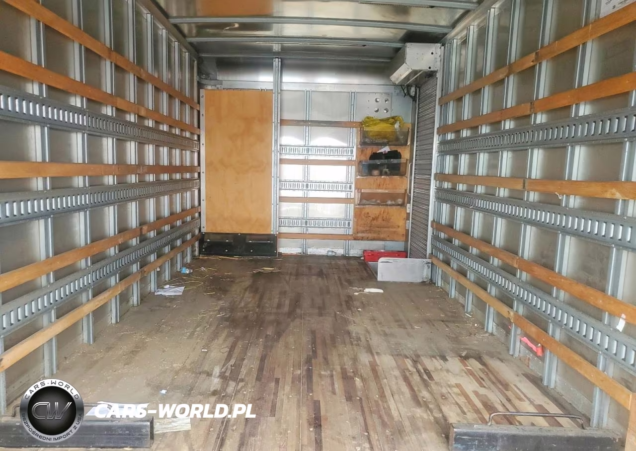 2018 Hino 195 Box Truck VIN:JHHSDM2H5JK006113 - 10