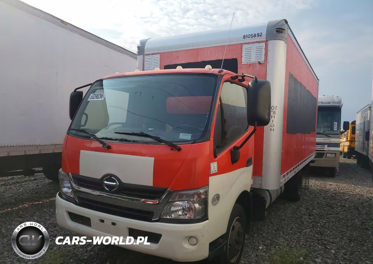 2017 Hino 195 Box Truck