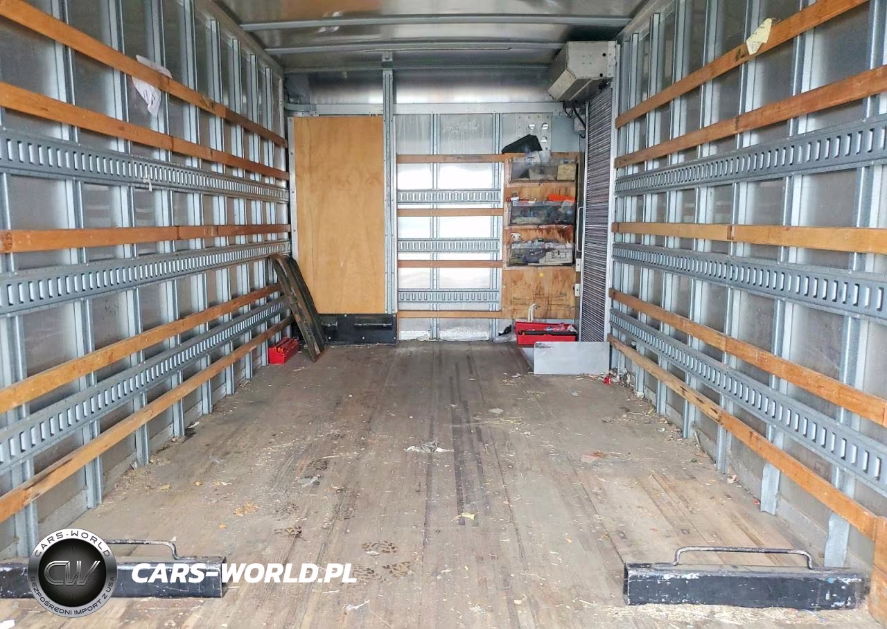 2017 Hino 195 Box Truck VIN:JHHSDM2H0HK005896 - 10