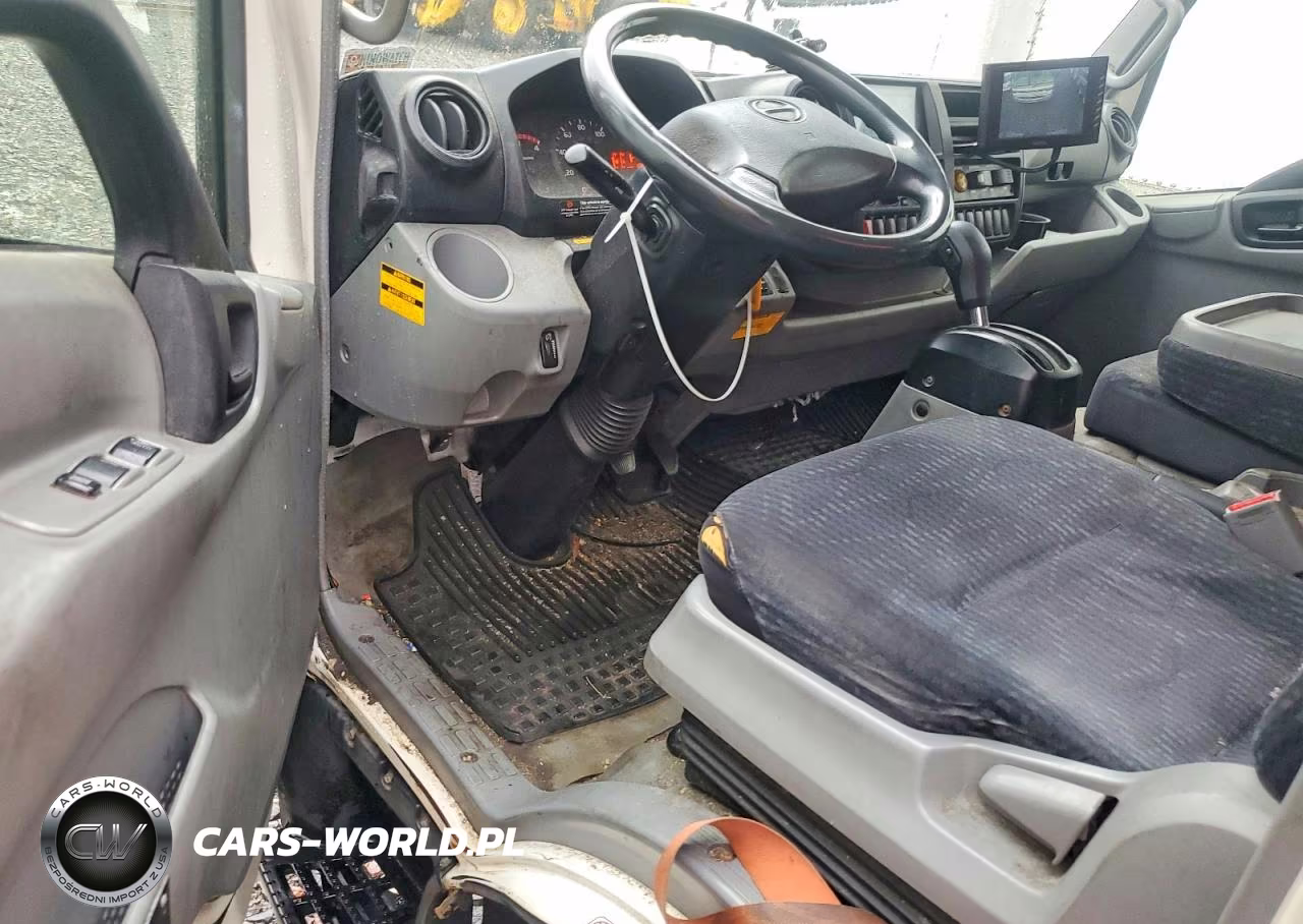 2017 Hino 195 Box Truck VIN:JHHSDM2H0HK005896 - 8