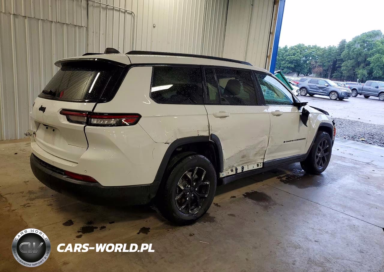 2025 Jeep Grand Cherokee L Laredo VIN:1C4RJKAGXS8765202 - 3