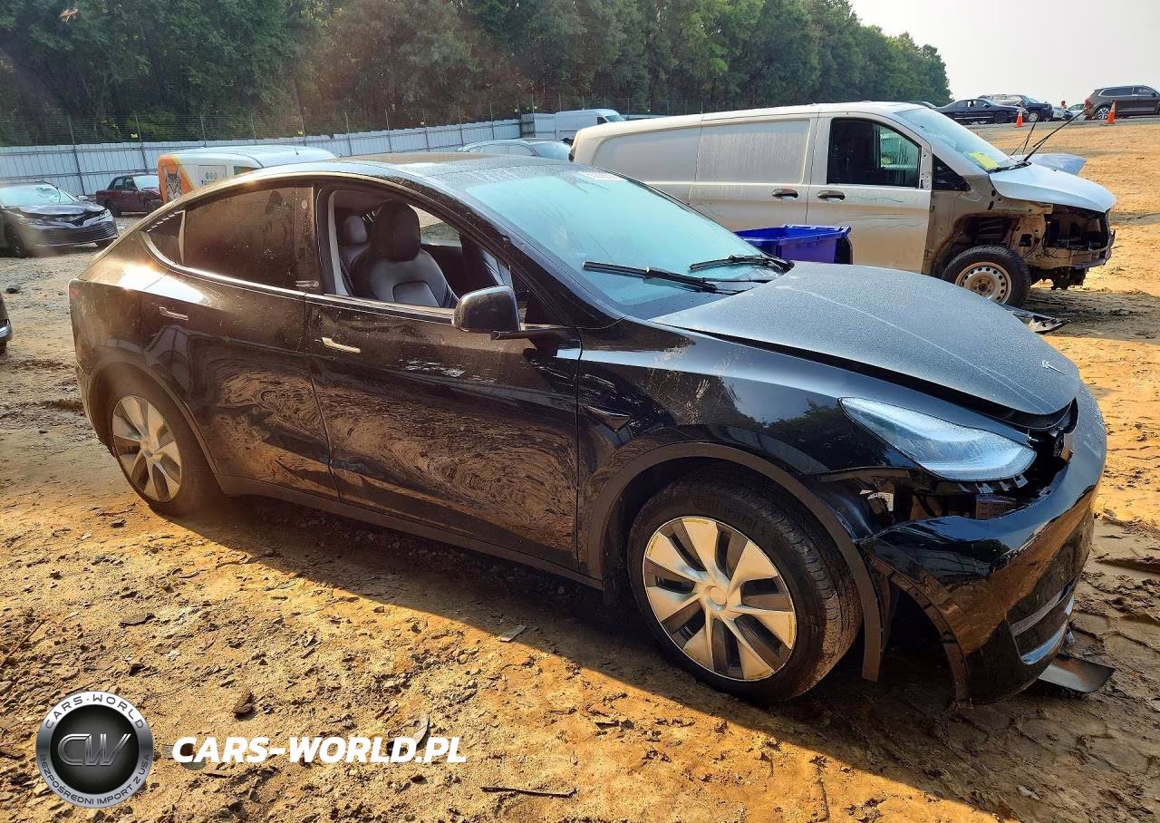 2023 Tesla Model Y VIN:7SAYGDEE8PA127844 - 4