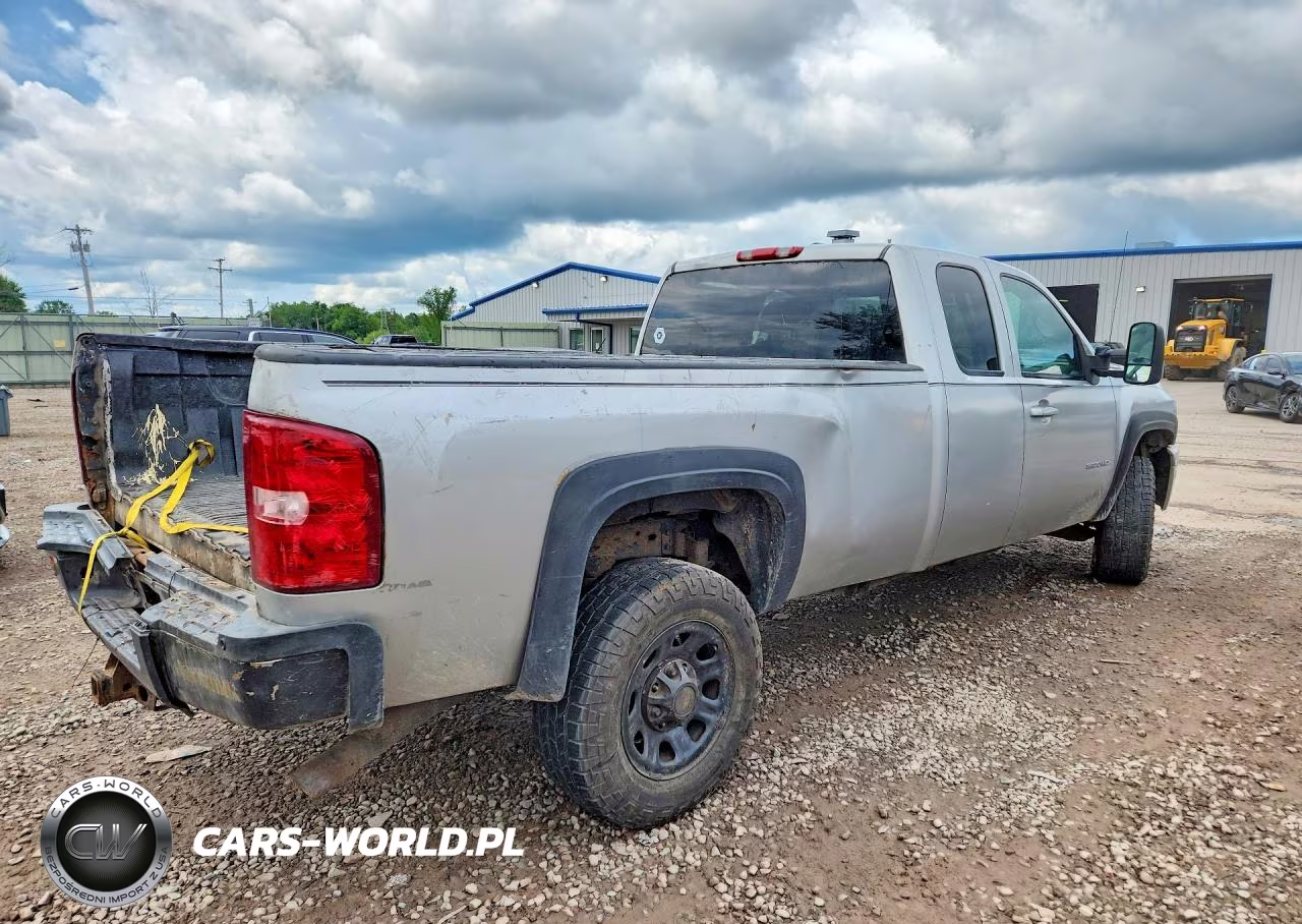 2011 Chevrolet Silverado K3500 VIN:1GC5KZCG3BZ415714 - 3