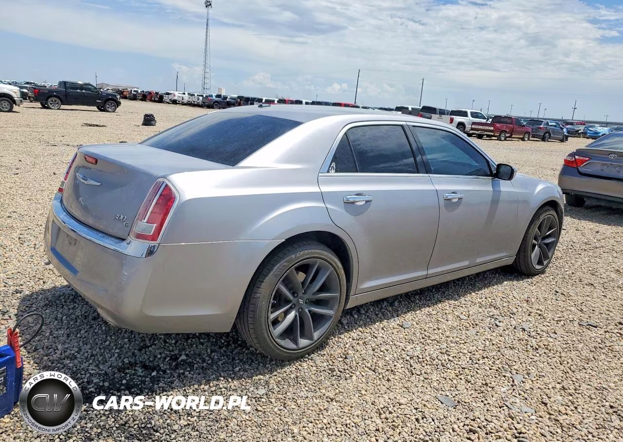 2013 Chrysler 300C VIN:2C3CCAET2DH650435 - 3