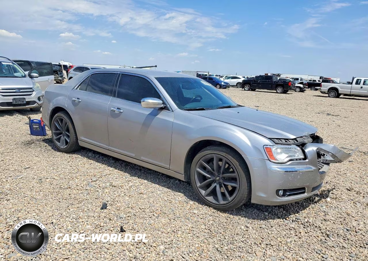 2013 Chrysler 300C VIN:2C3CCAET2DH650435 - 4