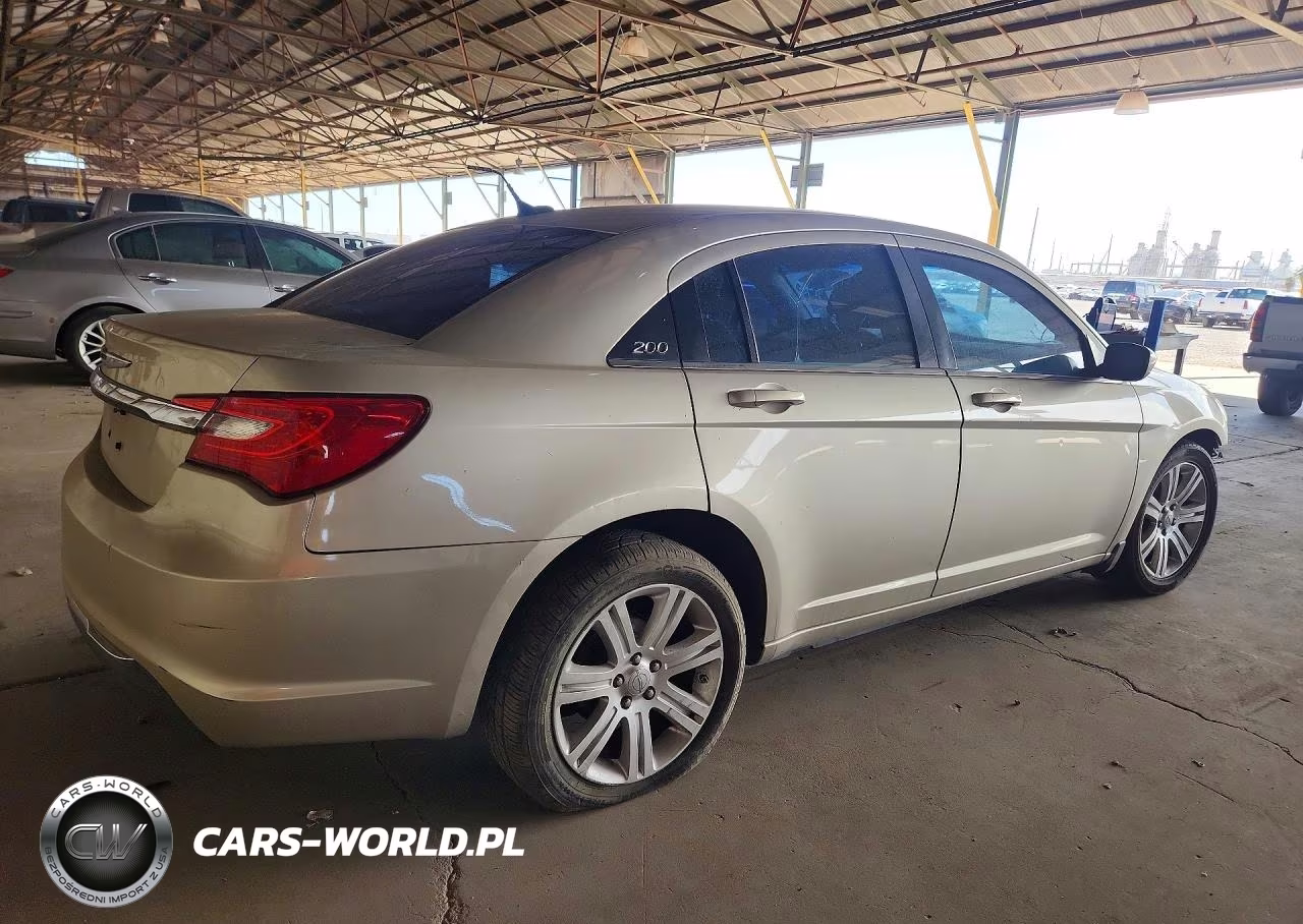 2013 Chrysler 200 Lx VIN:1C3CCBABXDN735999 - 3