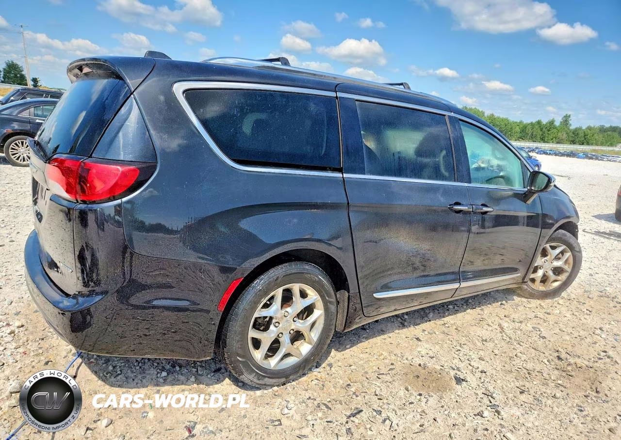 2017 Chrysler Pacifica Limited VIN:2C4RC1GG3HR528608 - 3