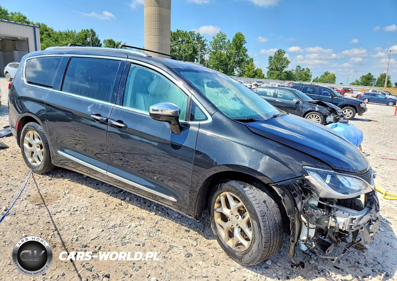 2017 Chrysler Pacifica Limited VIN:2C4RC1GG3HR528608 - 4