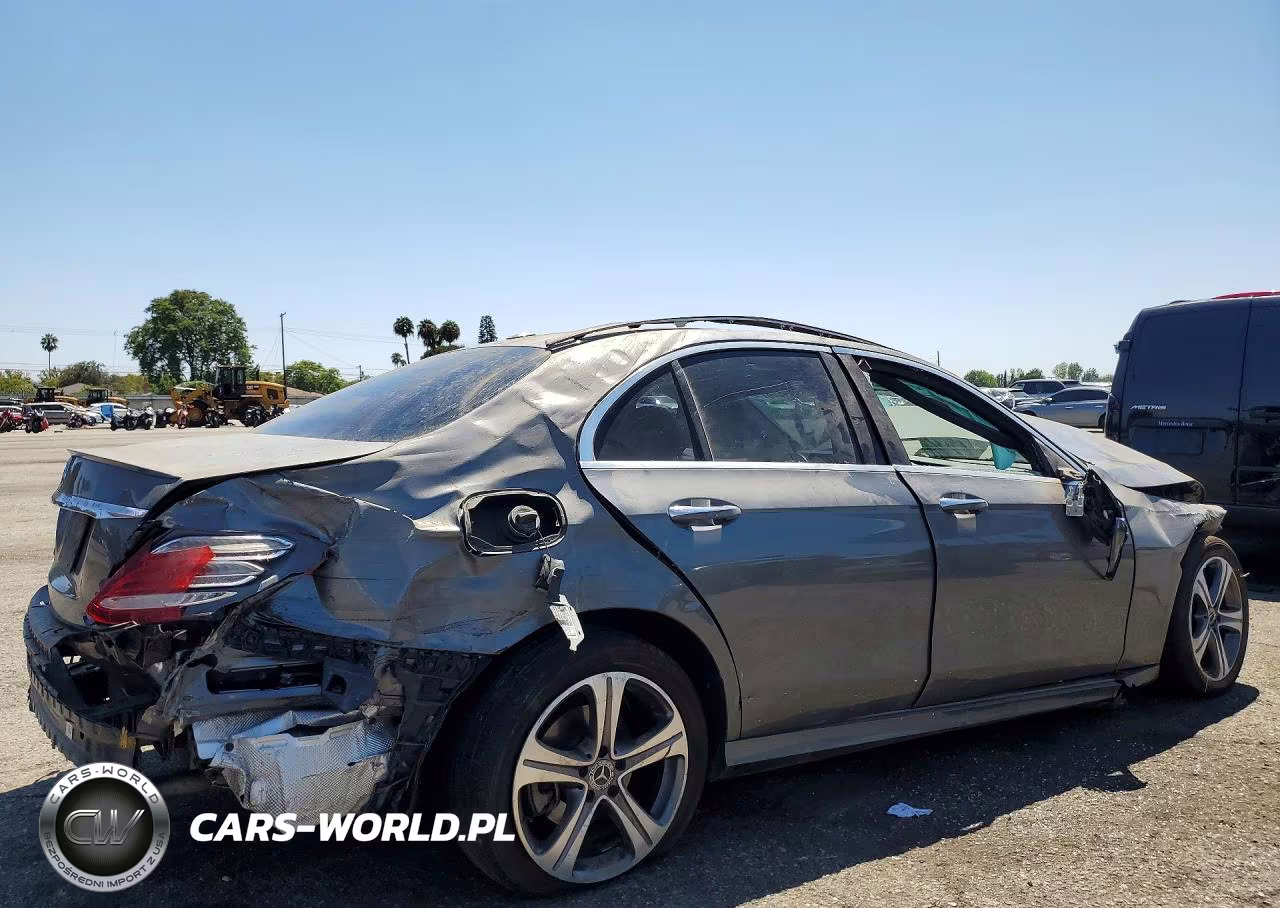 2018 Mercedes-Benz E 300 VIN:WDDZF4JB2JA416436 - 3