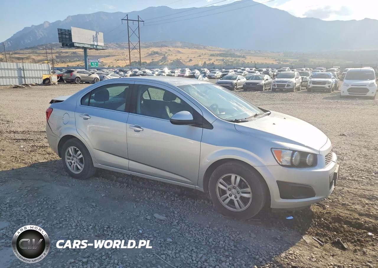 2015 Chevrolet Sonic Lt VIN:1G1JC5SH4F4106859 - 4