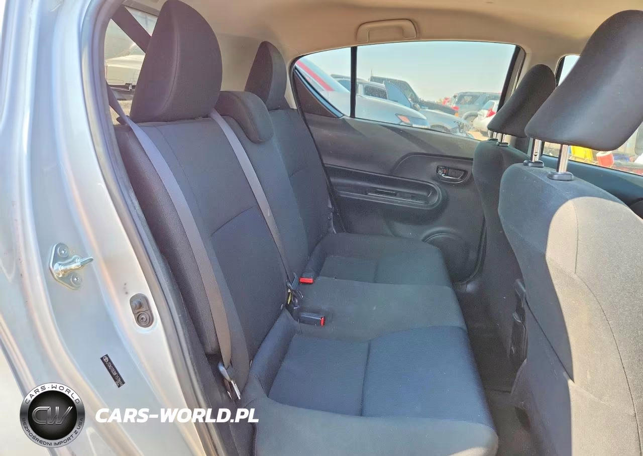 2015 Toyota Prius C Two VIN:JTDKDTB38F1578694 - 10