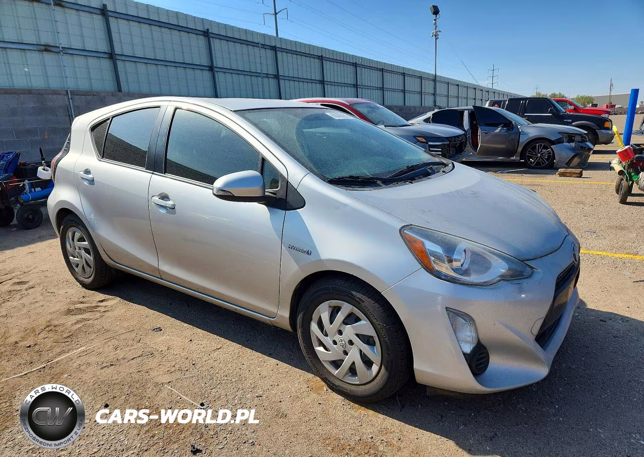 2015 Toyota Prius C Two VIN:JTDKDTB38F1578694 - 4