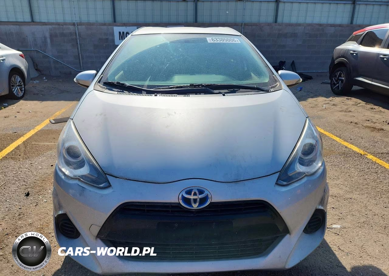 2015 Toyota Prius C Two VIN:JTDKDTB38F1578694 - 5