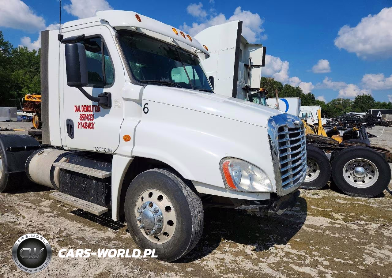 2015 Freightliner Cascadia Semi Truck VIN:3AKJGEBG7FSGT0967 - 12