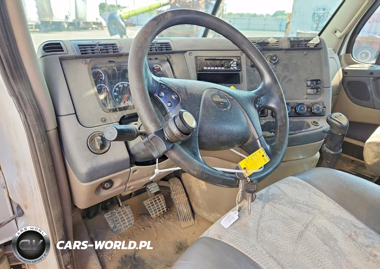 2015 Freightliner Cascadia Semi Truck VIN:3AKJGEBG7FSGT0967 - 8