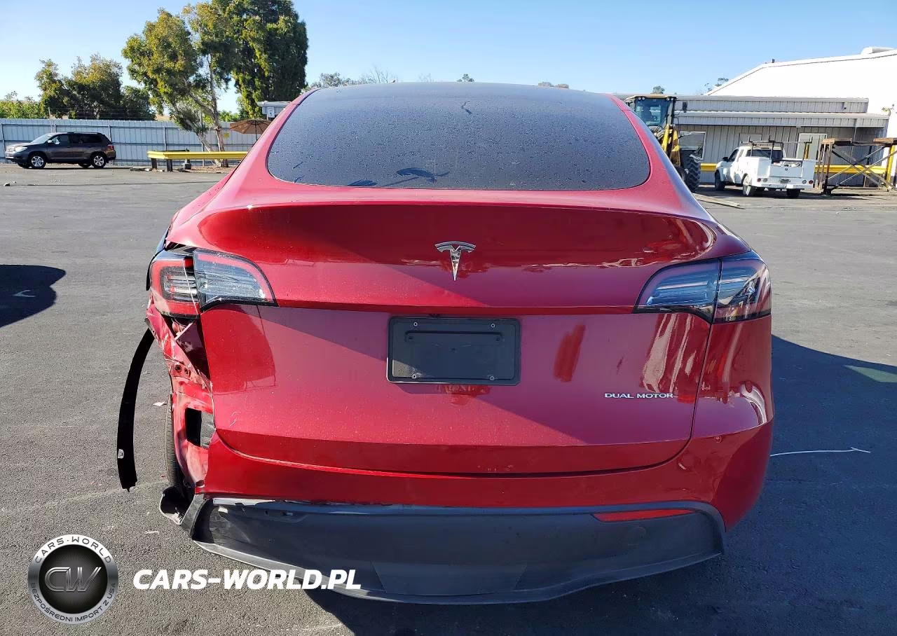 2023 Tesla Model Y VIN:7SAYGAEE1PF696004 - 6