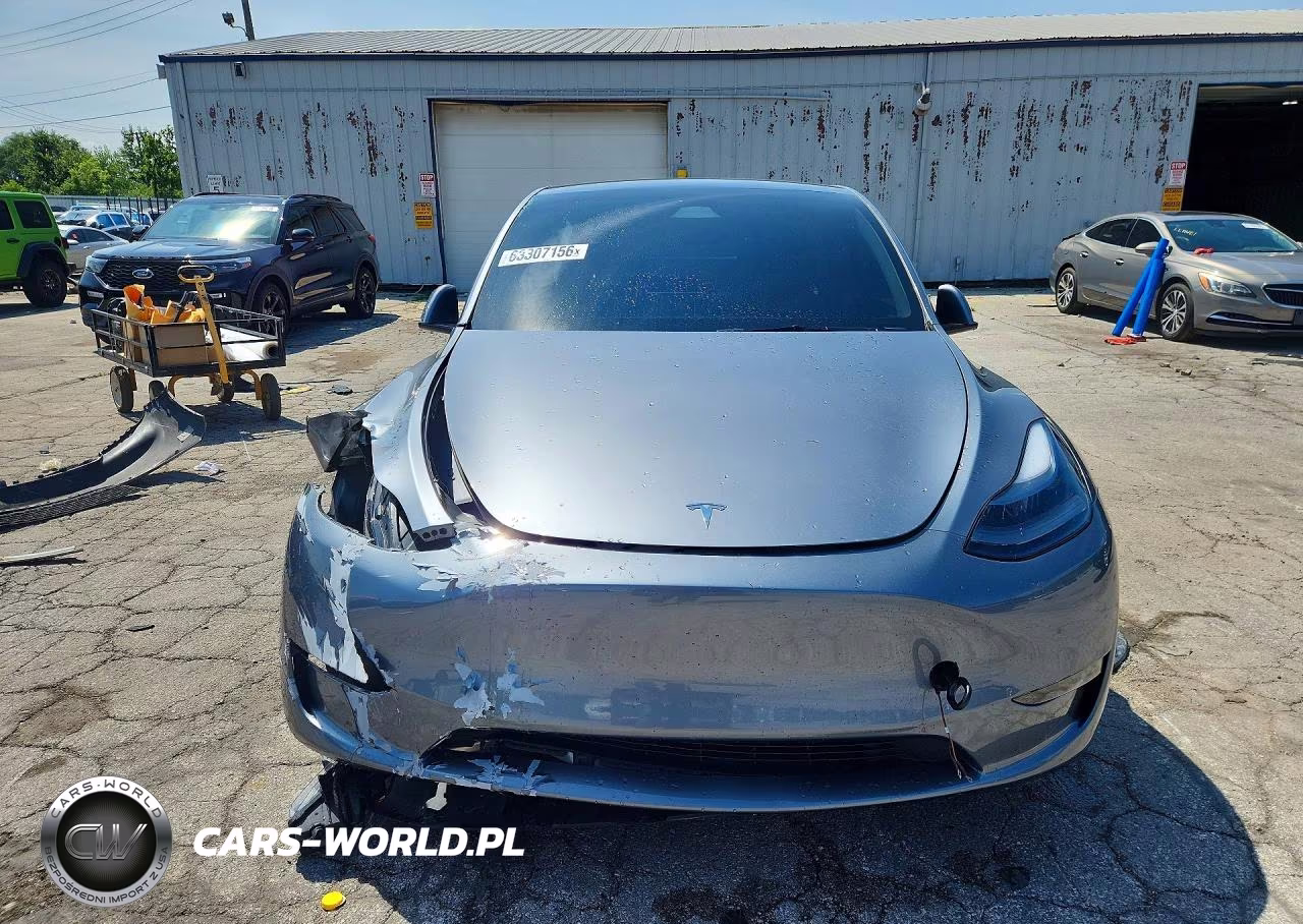 2024 Tesla Model Y VIN:7SAYGDEFXRA330214 - 5