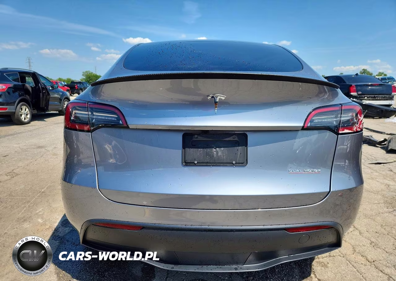 2024 Tesla Model Y VIN:7SAYGDEFXRA330214 - 6