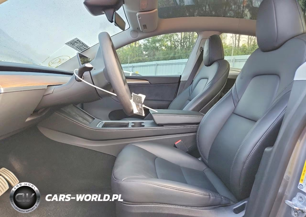 2024 Tesla Model Y VIN:7SAYGDEFXRA330214 - 7
