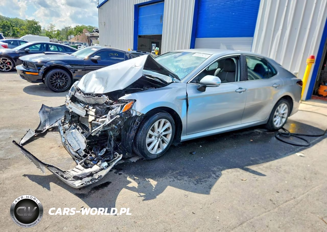 2022 Toyota Camry Le – zdjęcie 1 z 12