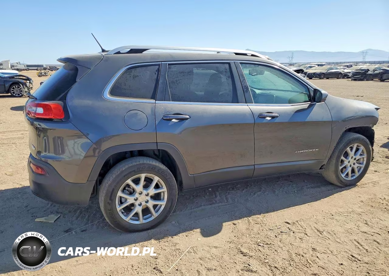 2015 Jeep Cherokee Latitude VIN:1C4PJLCB1FW530865 - 3
