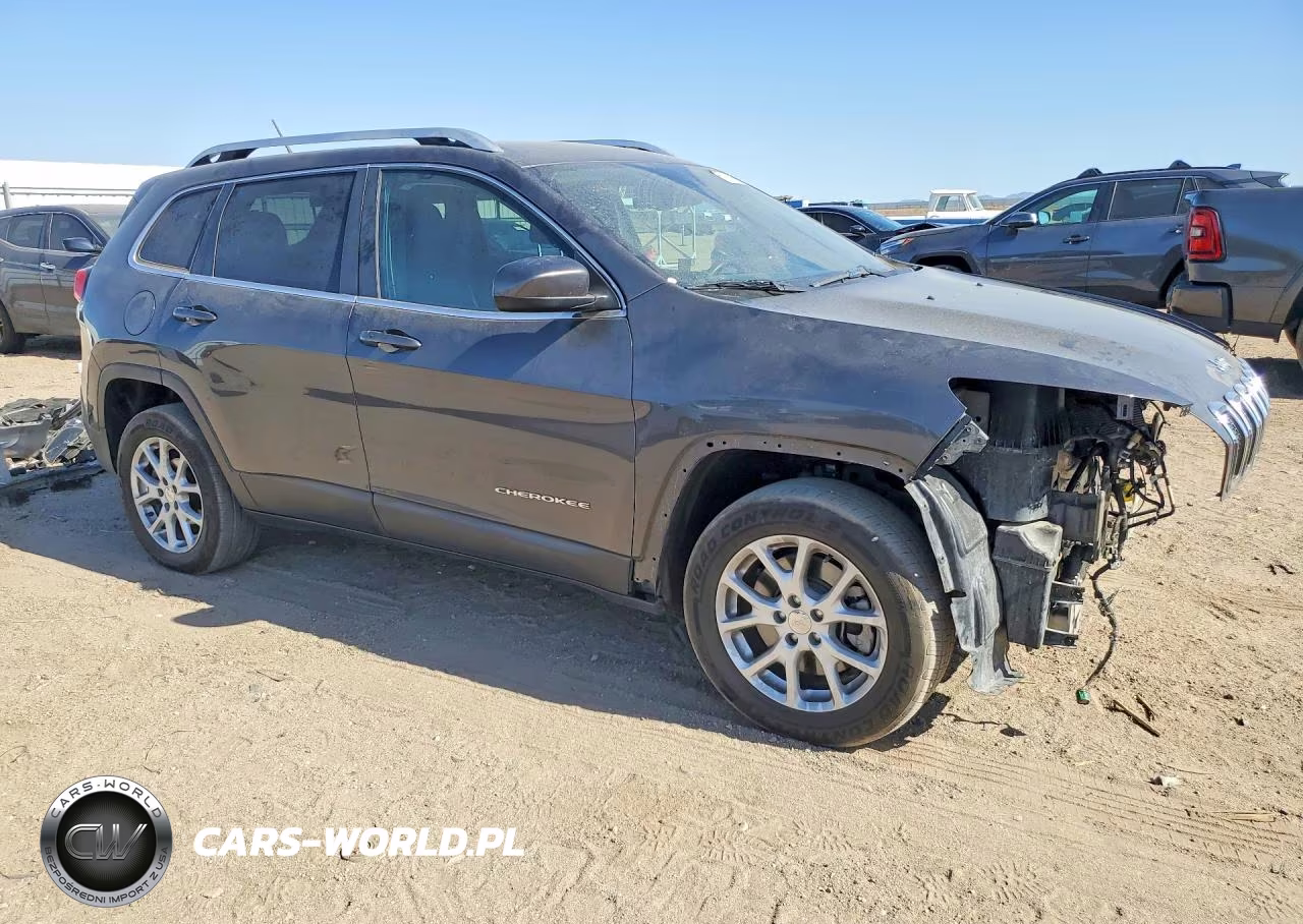 2015 Jeep Cherokee Latitude VIN:1C4PJLCB1FW530865 - 4