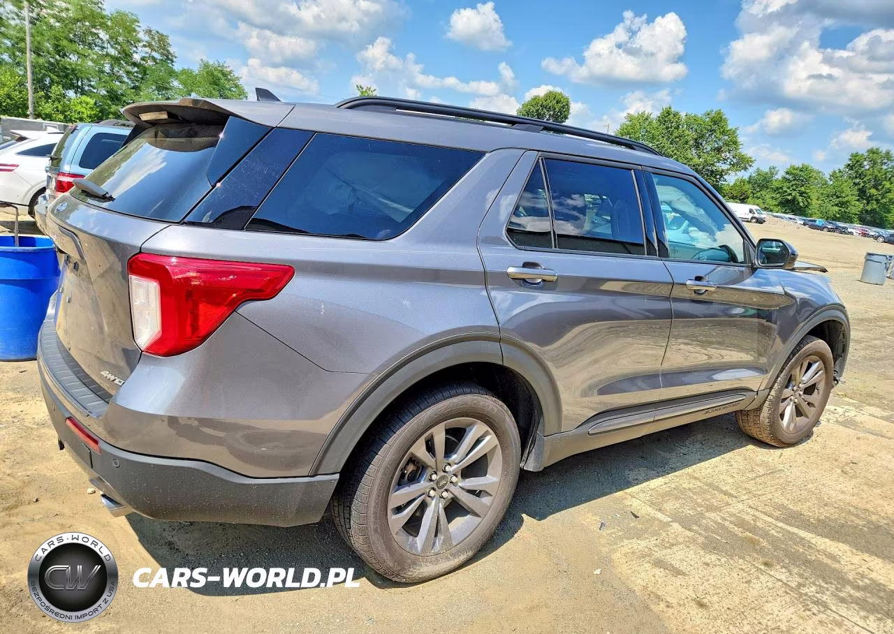 2022 Ford Explorer Xlt VIN:1FMSK8DH2NGB25965 - 3