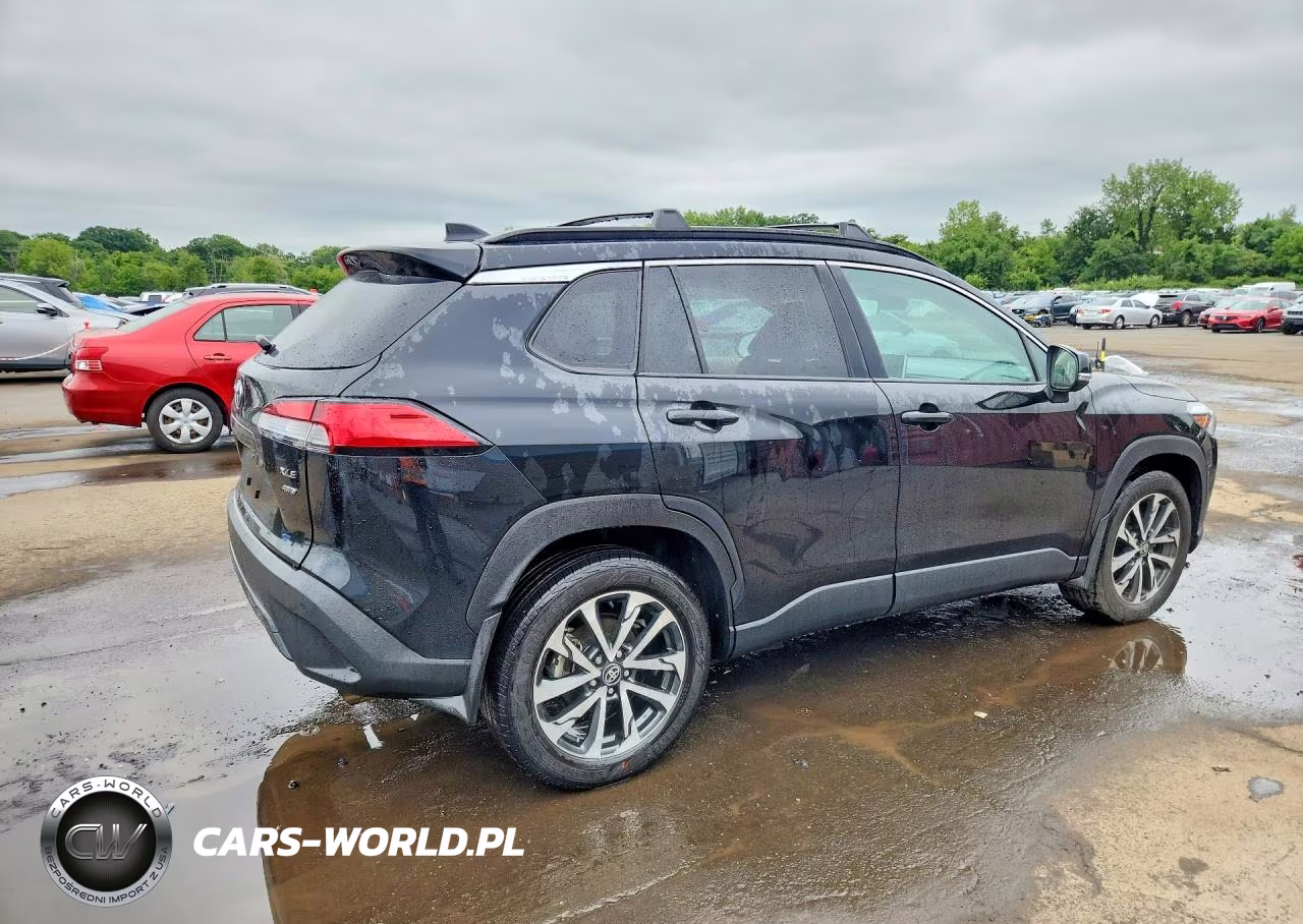 2024 Toyota Corolla Cross Xle VIN:7MUDAABG4RV113433 - 3