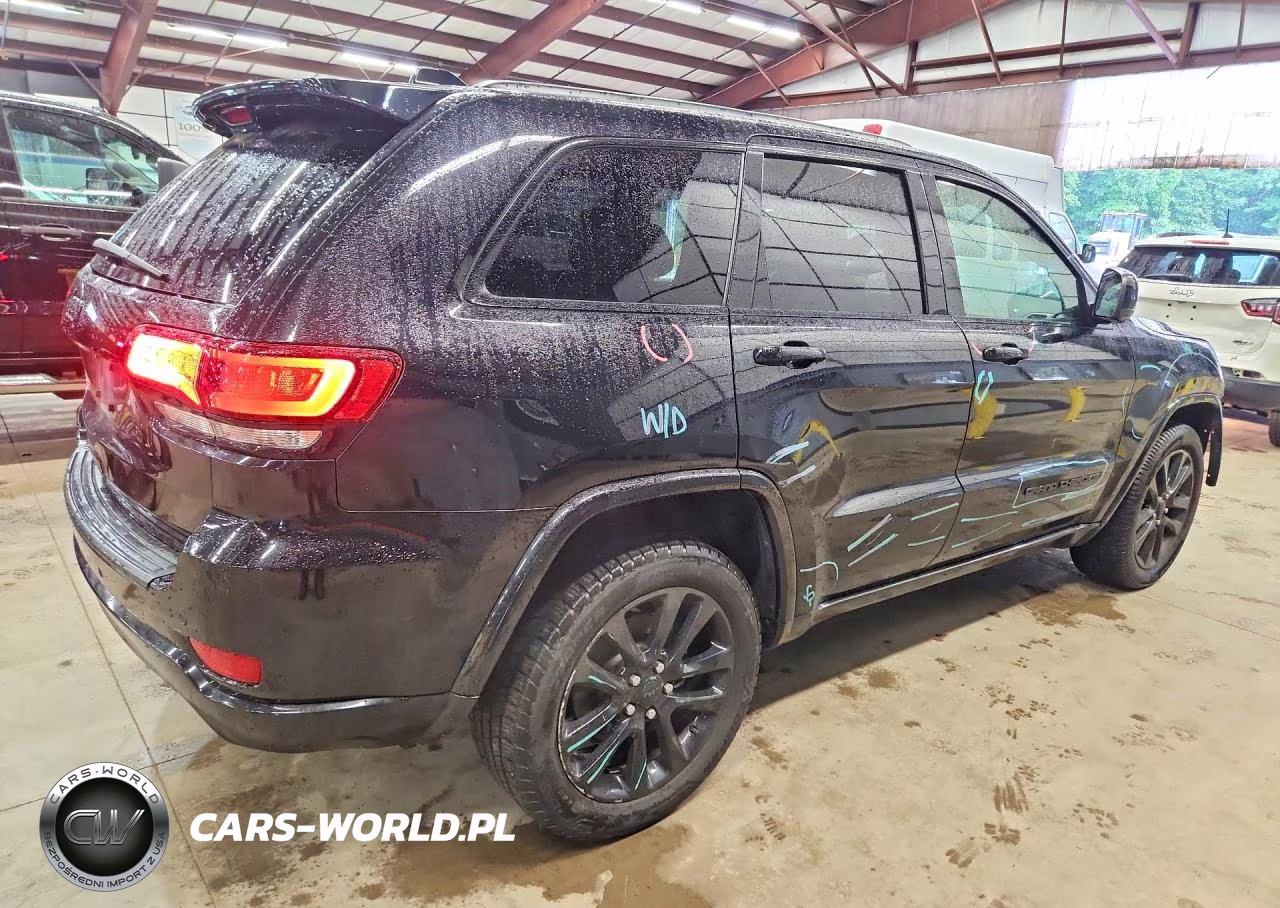 2018 Jeep Grand Cherokee Laredo VIN:1C4RJFAGXJC504350 - 3