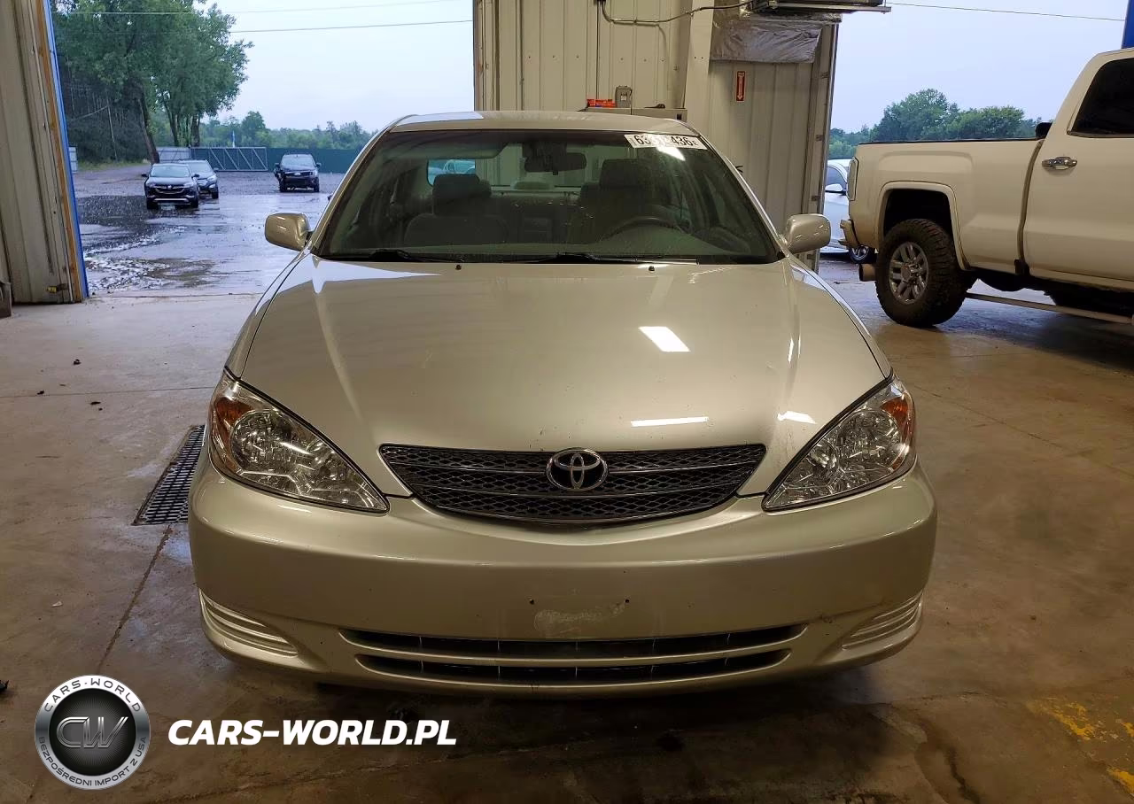 2002 Toyota Camry Le VIN:4T1BE32K72U044496 - 5