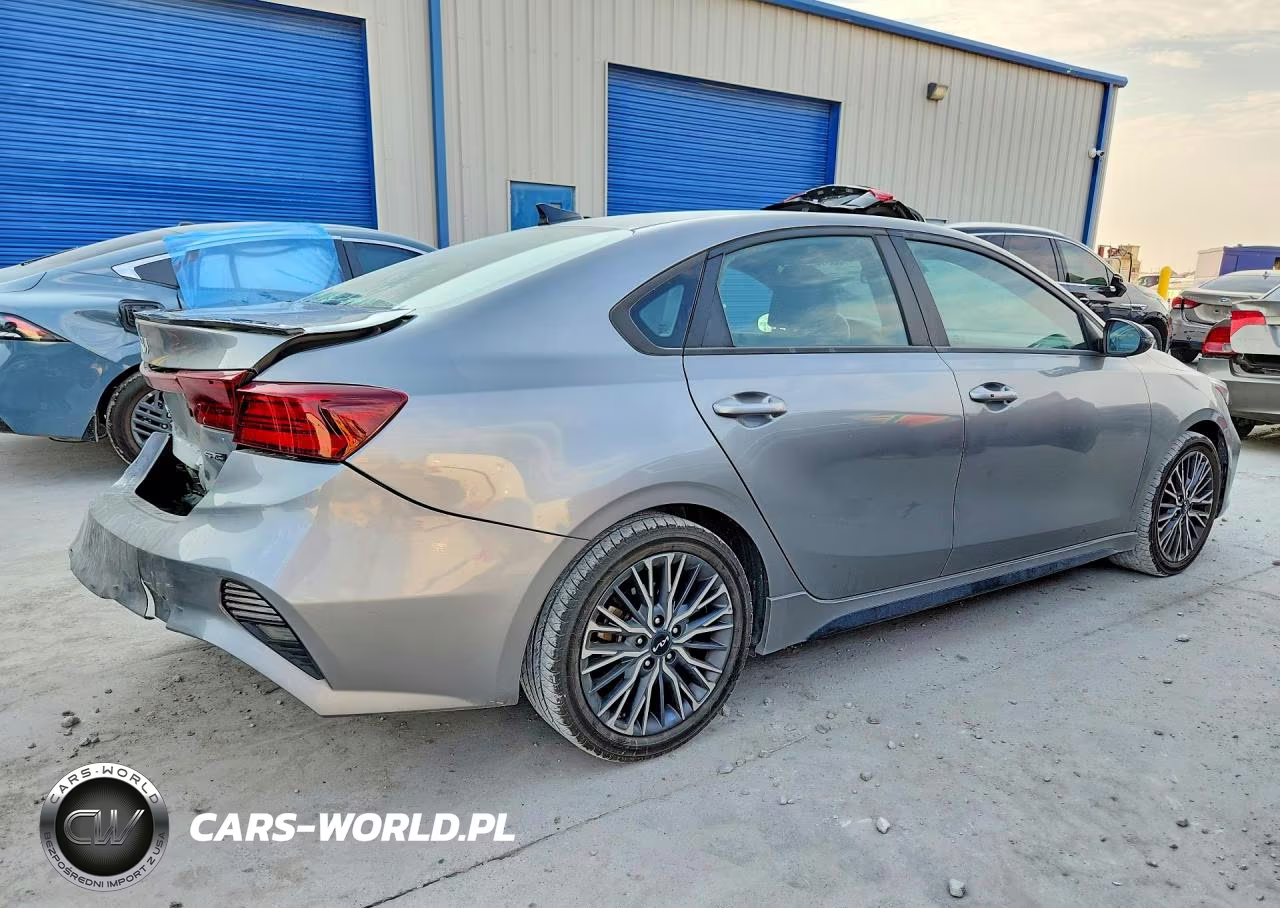 2023 Kia Forte Gt Line VIN:3KPF54AD4PE663237 - 3