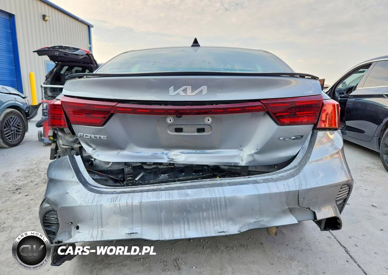 2023 Kia Forte Gt Line VIN:3KPF54AD4PE663237 - 6