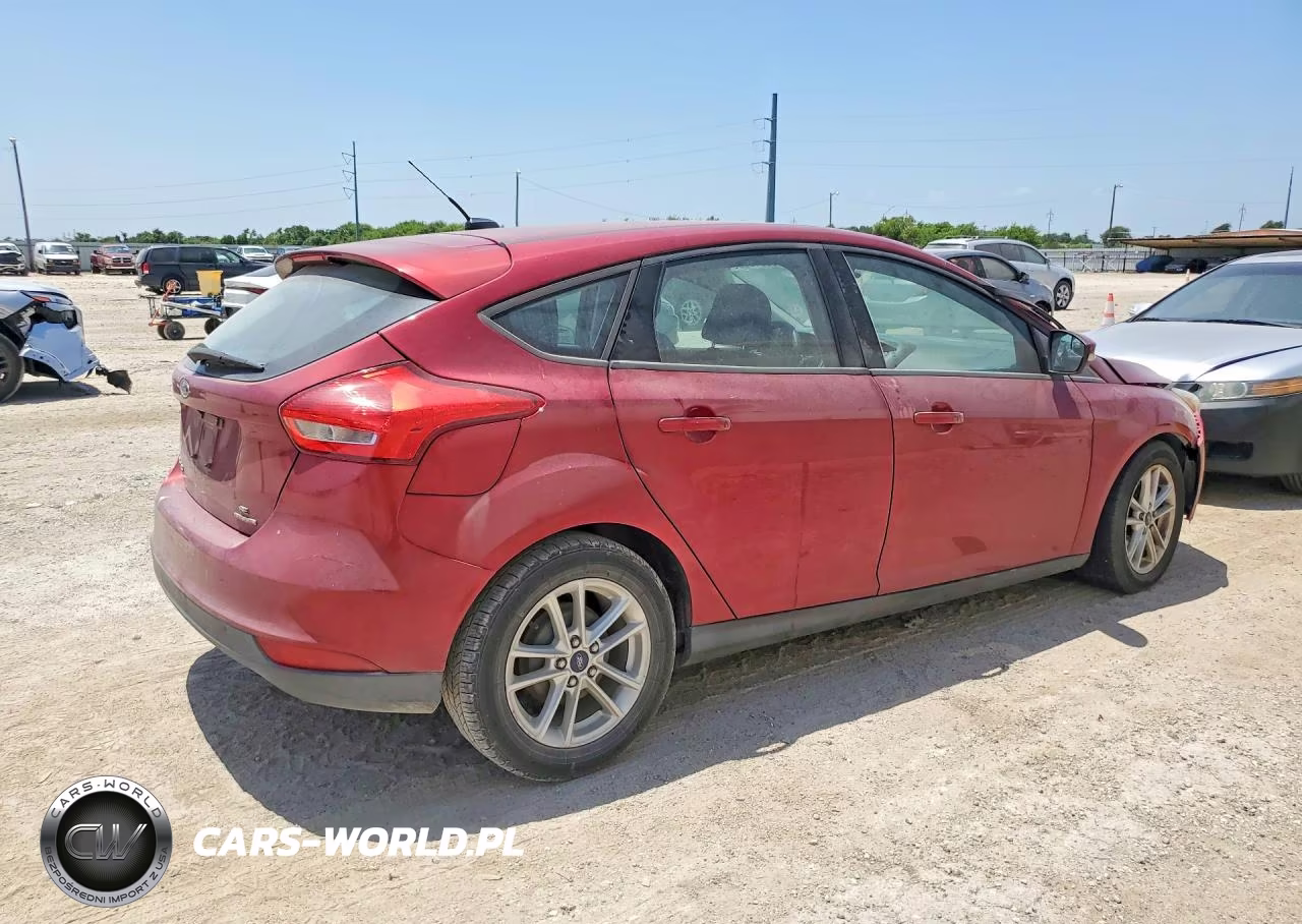 2015 Ford Focus Se VIN:1FADP3K26FL231365 - 3