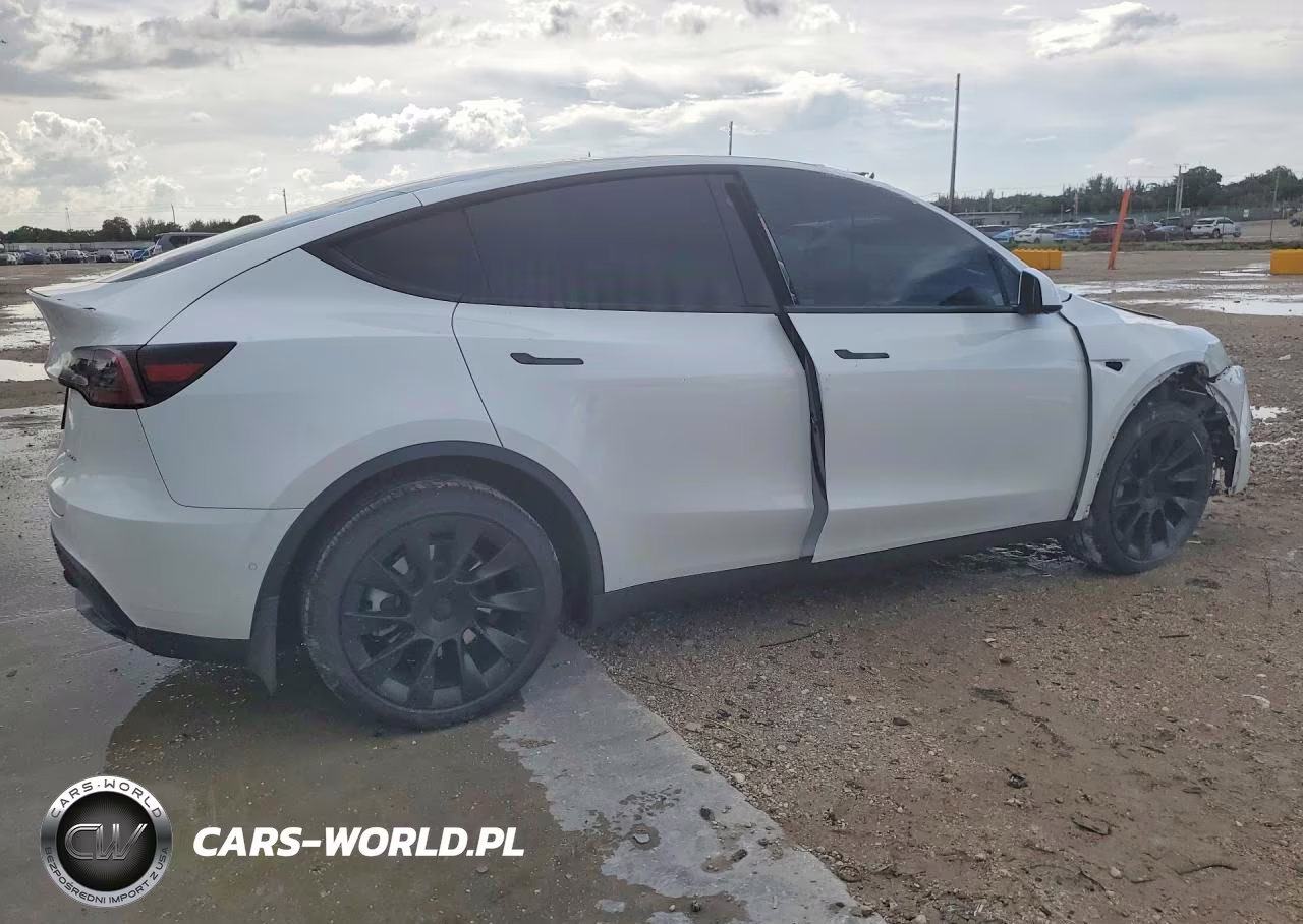 2021 Tesla Model Y VIN:5YJYGAEE8MF284221 - 3