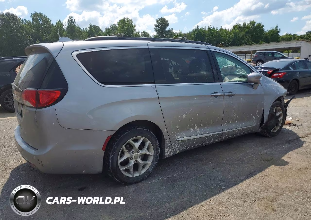 2017 Chrysler Pacifica Touring L VIN:2C4RC1BG9HR777079 - 3