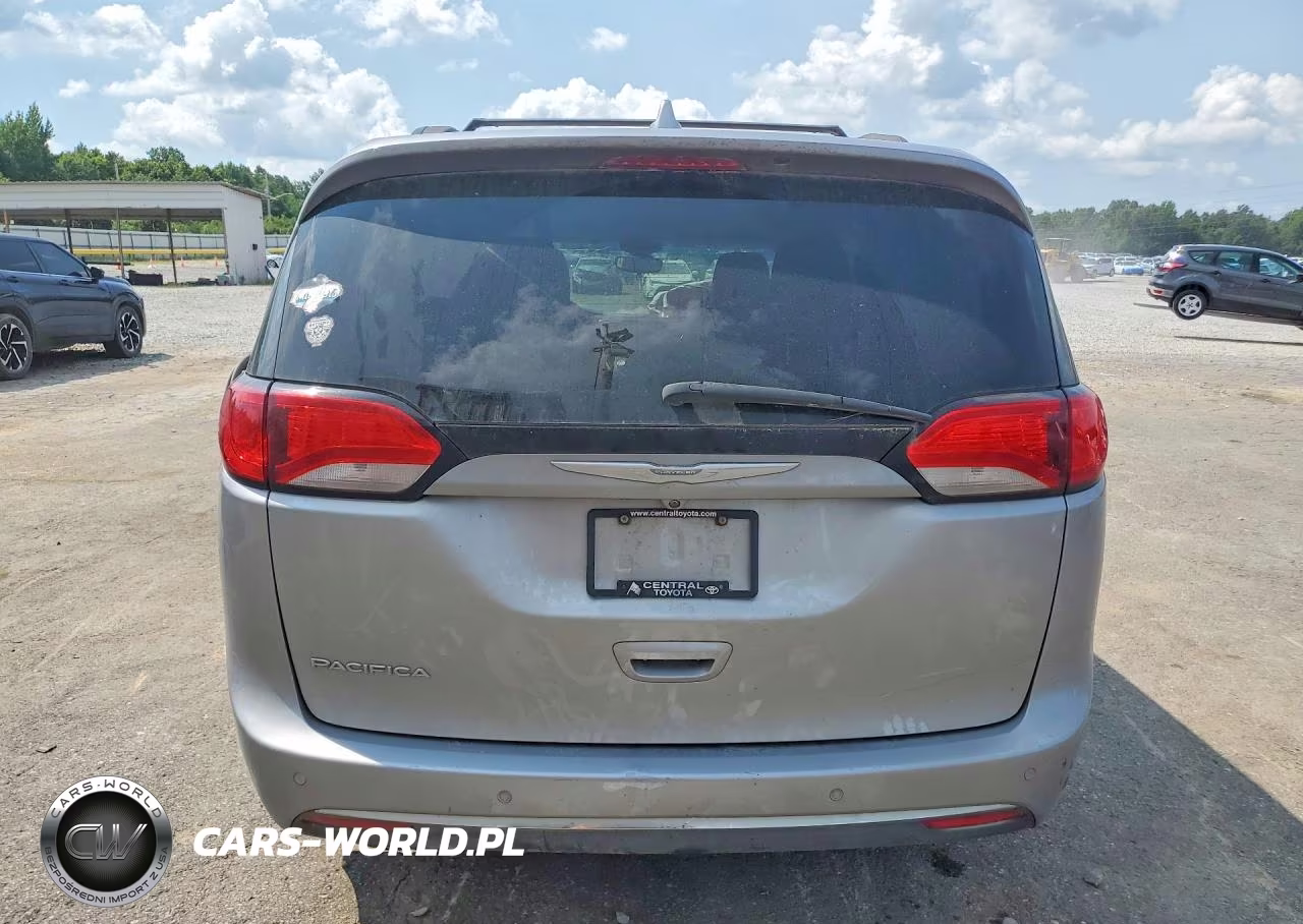 2017 Chrysler Pacifica Touring L VIN:2C4RC1BG9HR777079 - 6