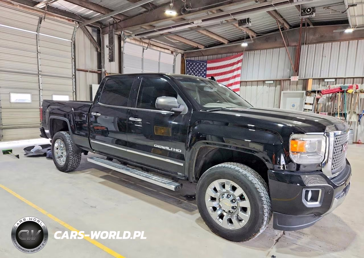 2016 GMC Sierra K2500 Denali VIN:1GT12UEG9GF100004 - 4