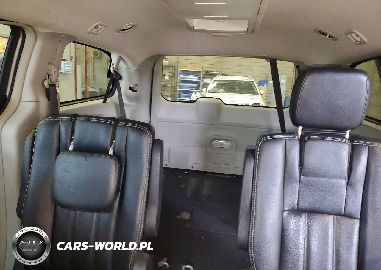 2016 Chrysler Town & Country Touring VIN:2C4RC1BG2GR298730 - 10