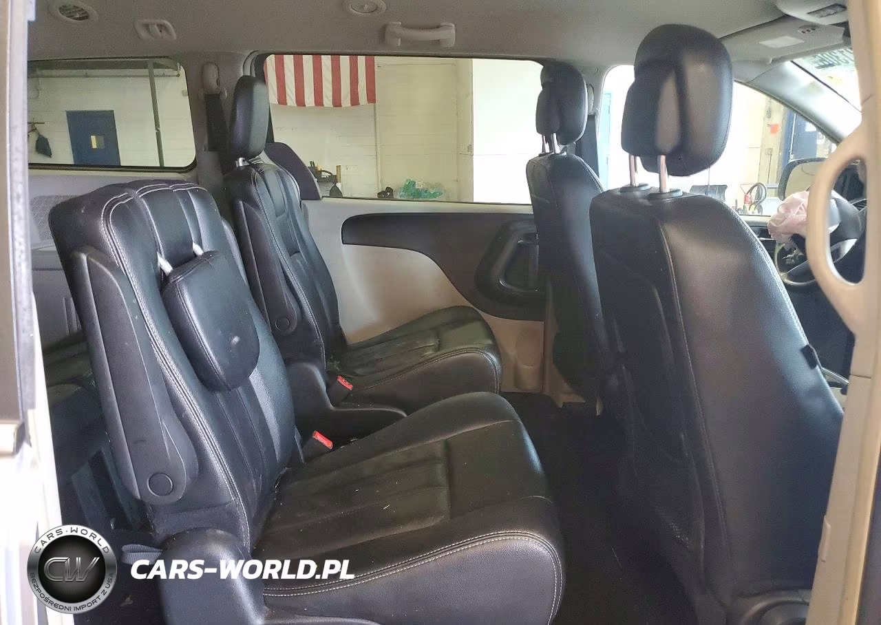 2016 Chrysler Town & Country Touring VIN:2C4RC1BG2GR298730 - 11