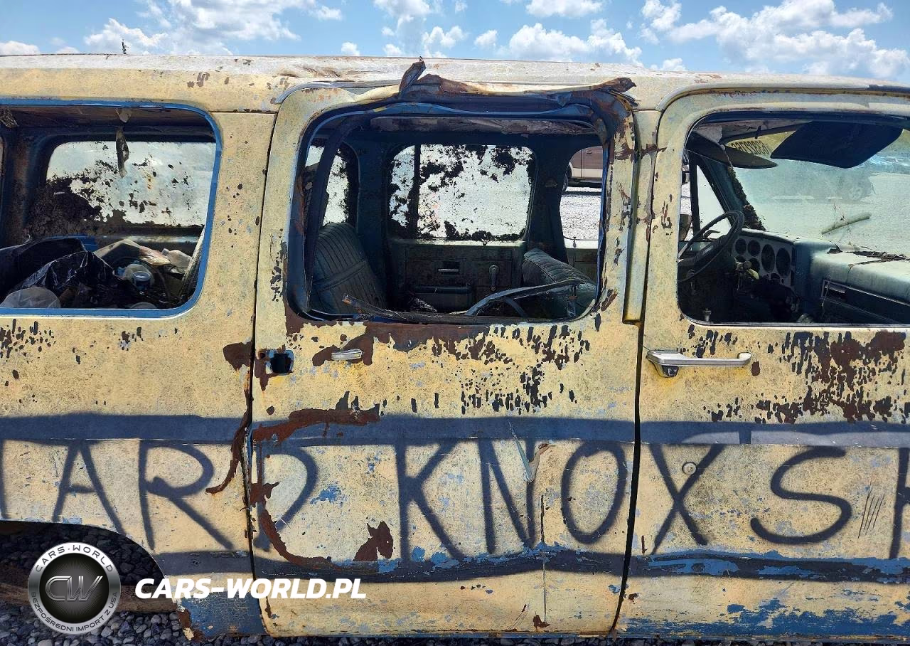 1983 Chevrolet Suburban K2 VIN:1G8GK26M6DF122955 - 10