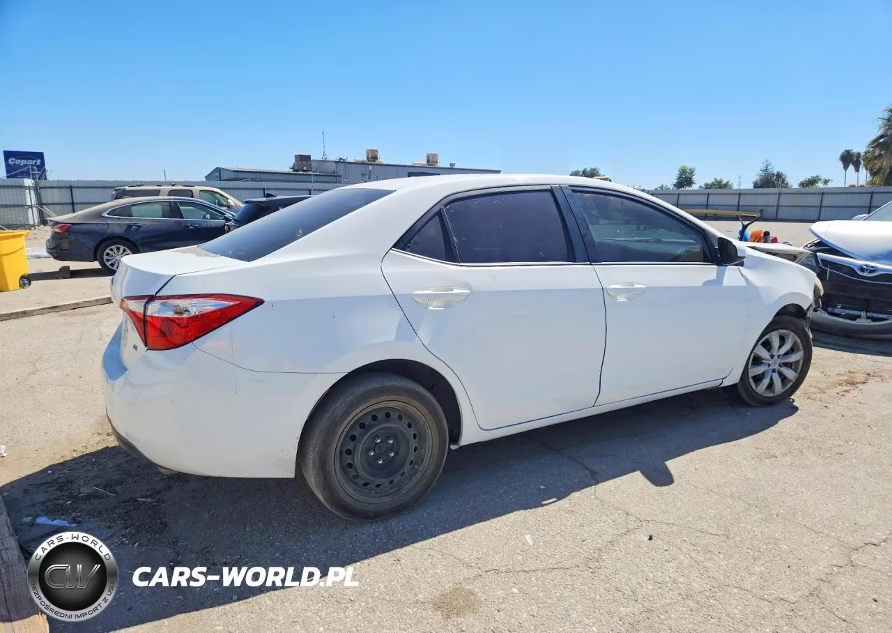 2015 Toyota Corolla Le VIN:5YFBURHE6FP228049 - 3