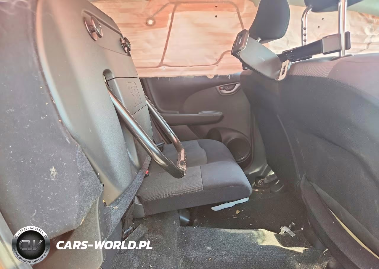 2009 Honda Fit Sport VIN:JHMGE884X9S033576 - 10