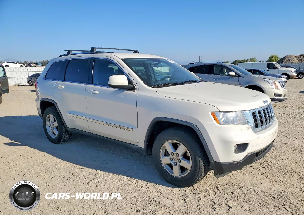 2011 Jeep Grand Cherokee Laredo VIN:1J4RR4GG2BC503032 - 4