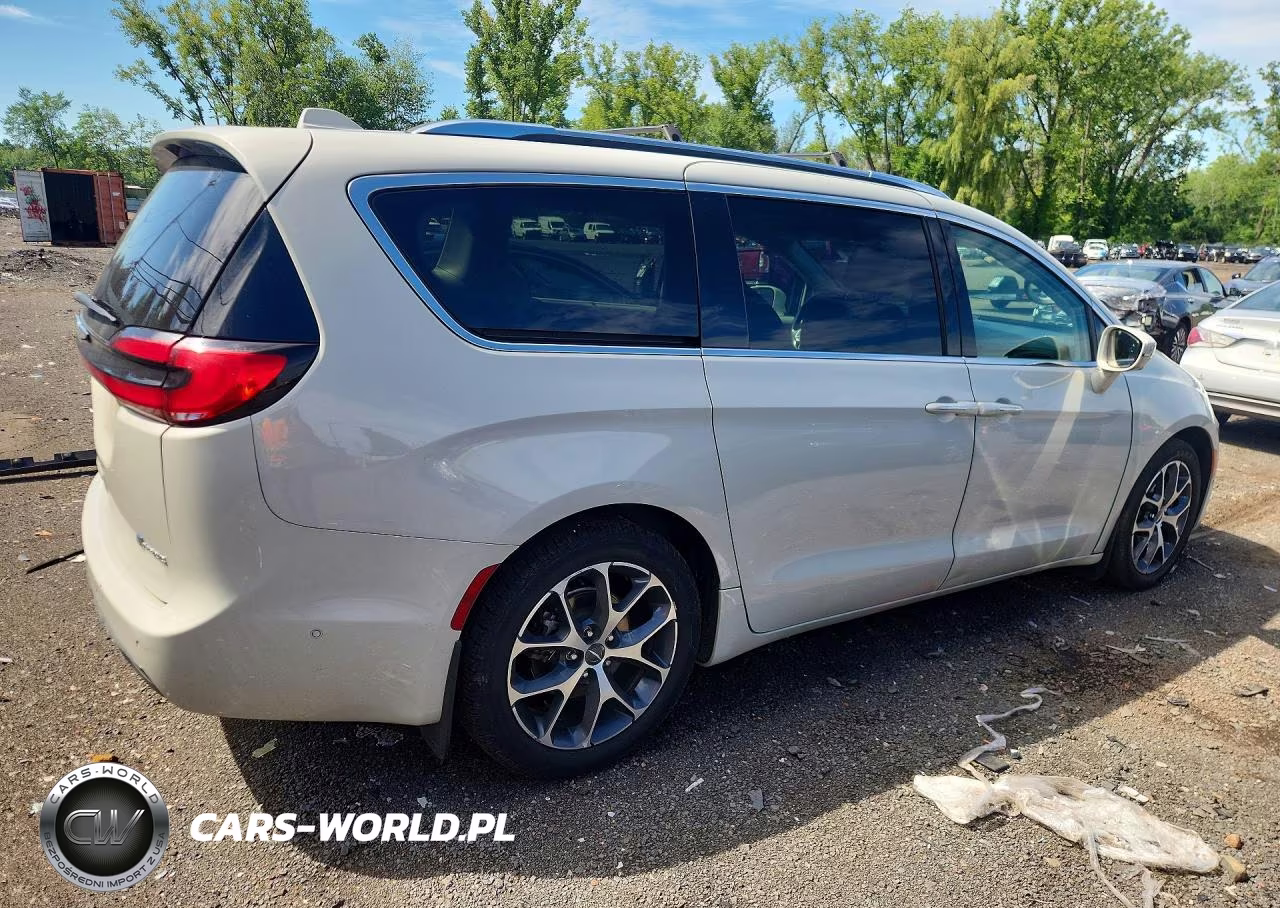 2021 Chrysler Pacifica Hybrid Touring L VIN:2C4RC1L74MR581060 - 3